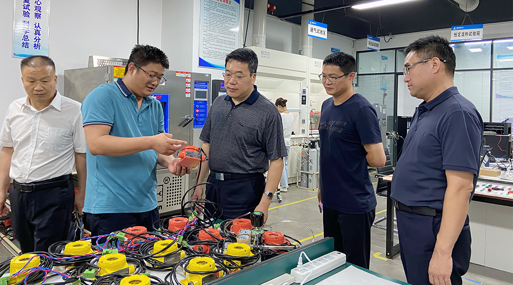 ҵš֣ЭԱϯѫ쵼һݰٳ۳3377ָ